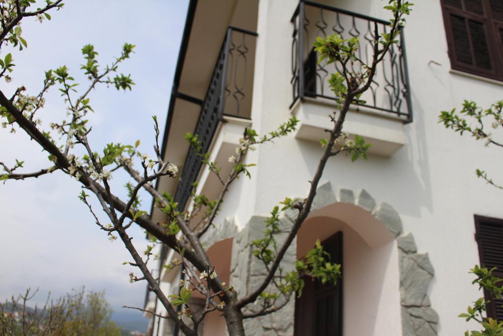 Apartamento House In Caramagna Imperia Habitación foto