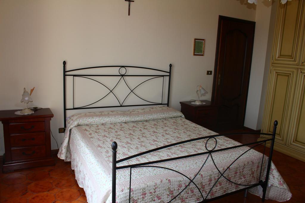 Apartamento House In Caramagna Imperia Habitación foto
