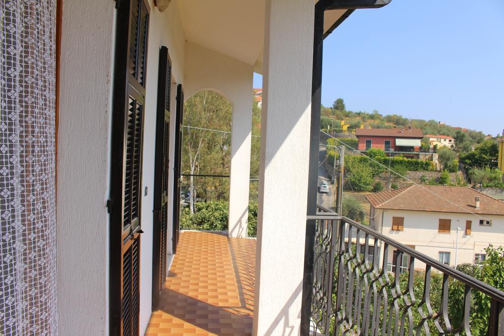 Apartamento House In Caramagna Imperia Habitación foto