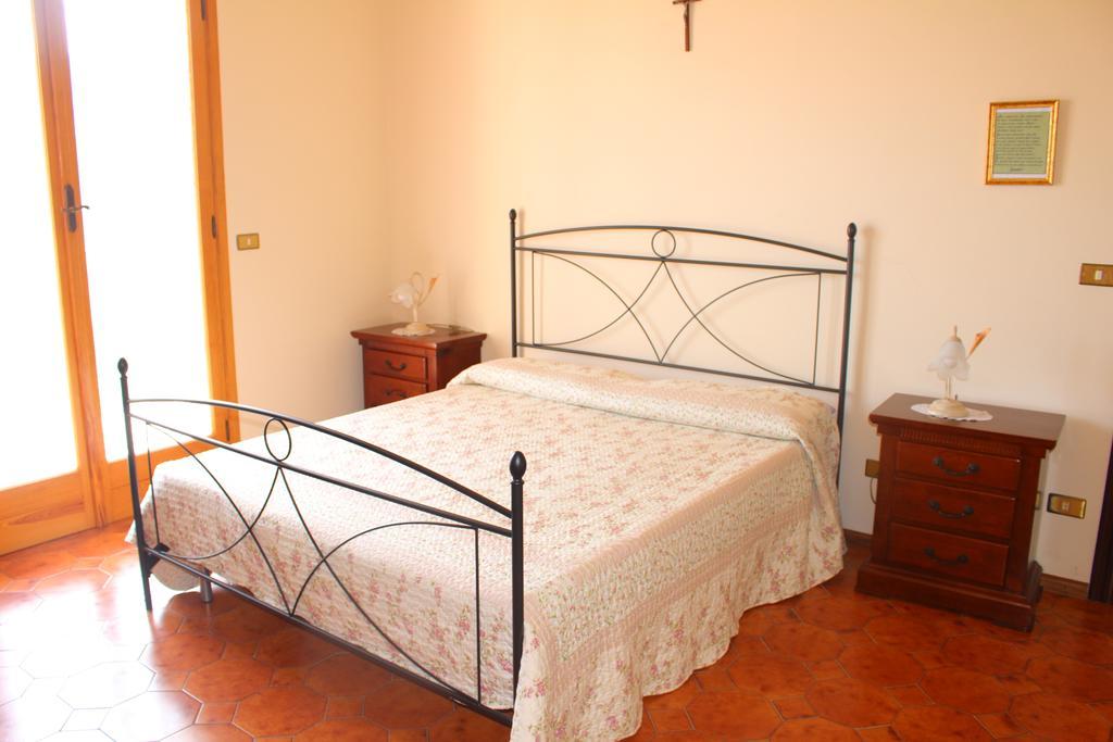 Apartamento House In Caramagna Imperia Habitación foto