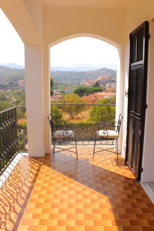 Apartamento House In Caramagna Imperia Habitación foto