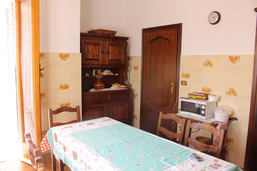 Apartamento House In Caramagna Imperia Habitación foto