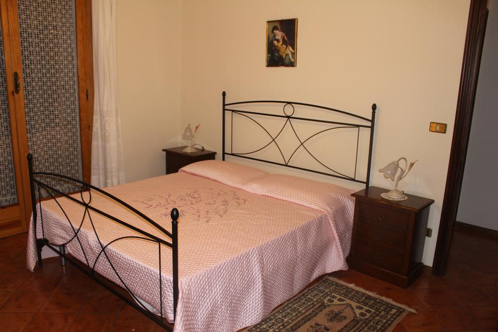 Apartamento House In Caramagna Imperia Habitación foto