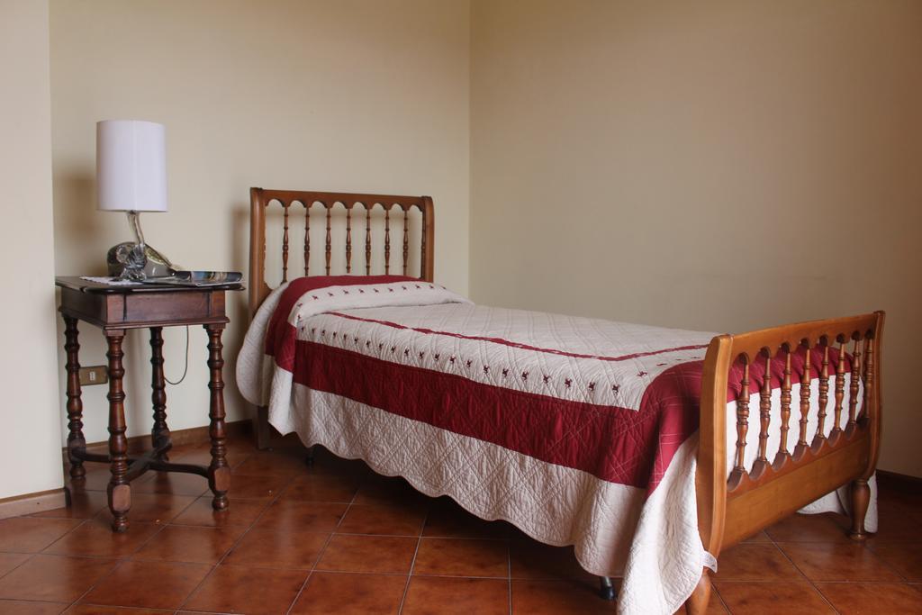 Apartamento House In Caramagna Imperia Habitación foto