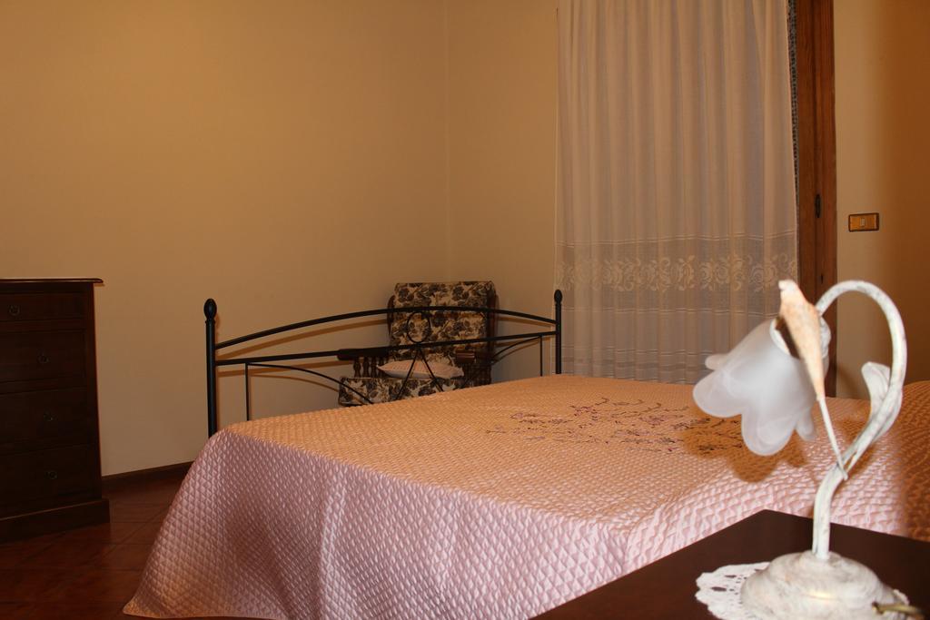Apartamento House In Caramagna Imperia Habitación foto