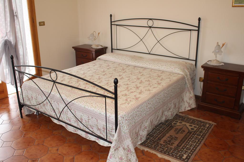 Apartamento House In Caramagna Imperia Habitación foto